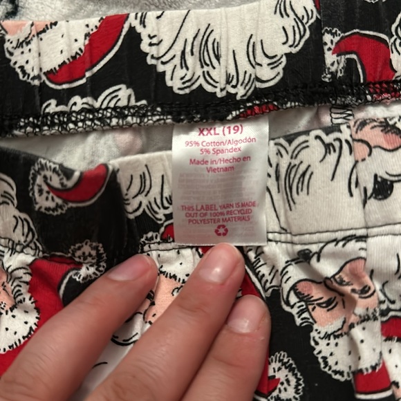 No Boundaries Santa Leggings - Picture 3 of 4